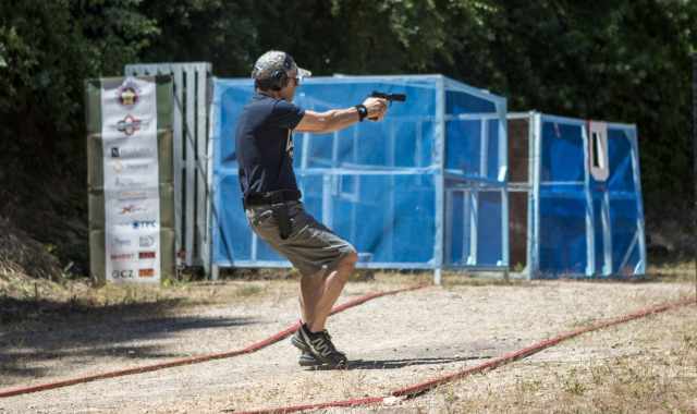 Bitonto, in un'ex cava si pratica il 